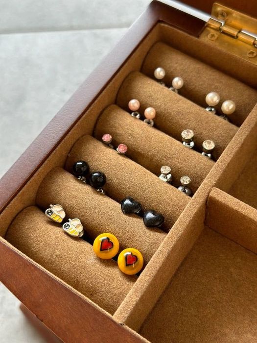 Zestaw 10 nowych par kolczyków na sztyft Bijou Brigitte Cropp House