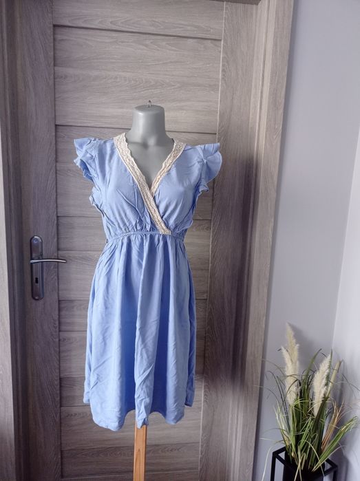 Sukienka niebieska z koronką