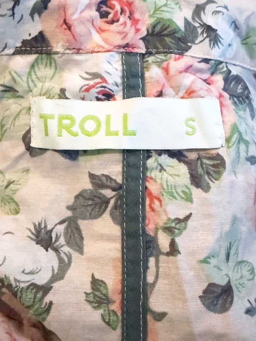 Kwiecista wiatrówka z odpinanym kapturem Troll 36