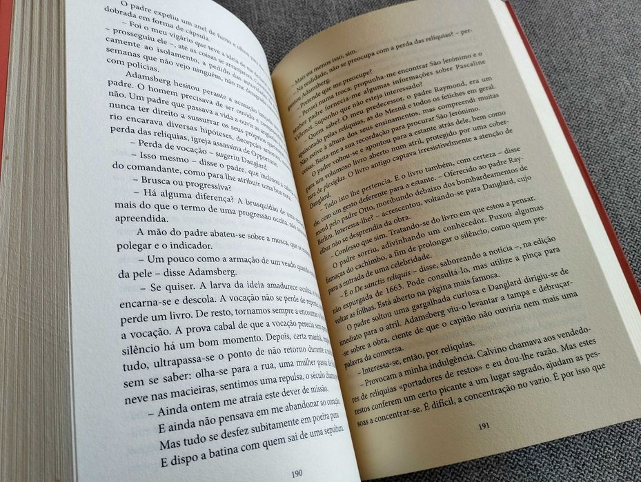 Livro "A terceira Virgem" Fred Vargas