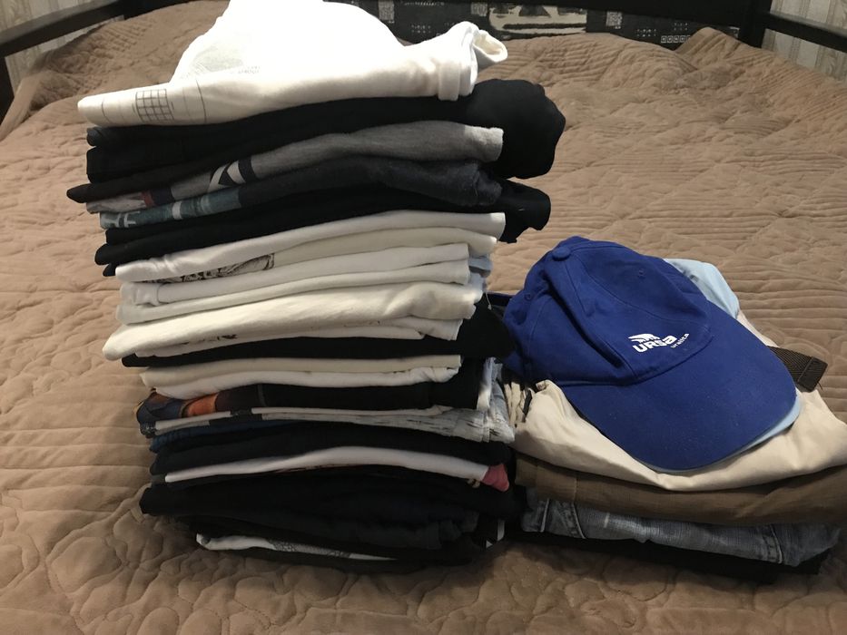 Набір чоловічого одягу 40 футболок+3 шортів та 1 штани, розмір С S