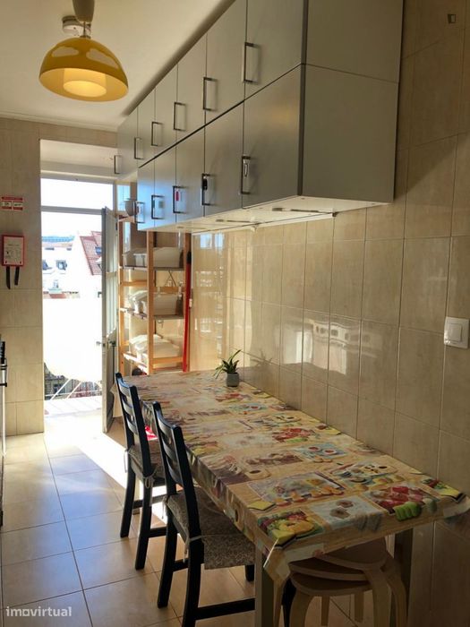 Quarto - localizado em São Sebastião Lisbon