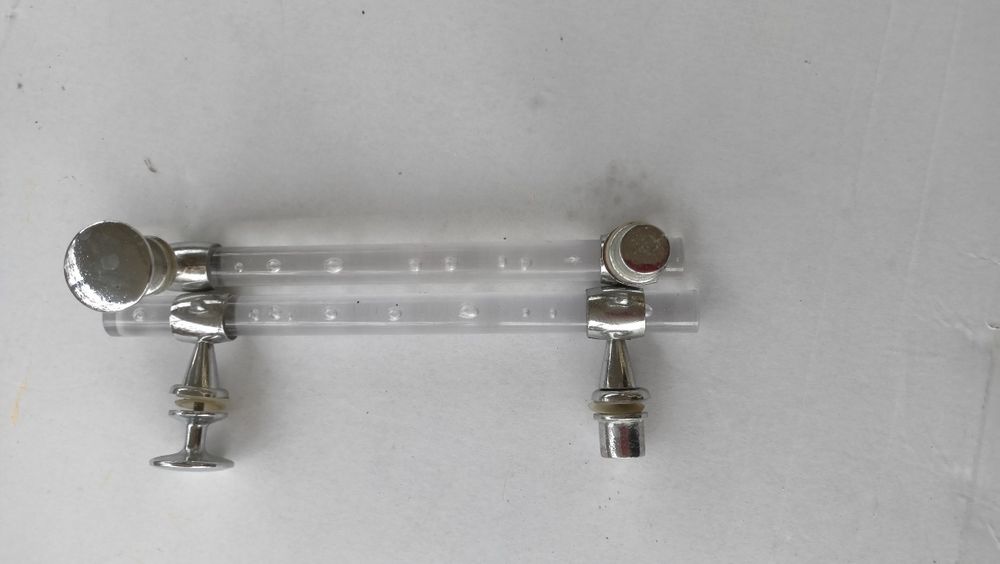 Скляні двері в душову кабіну