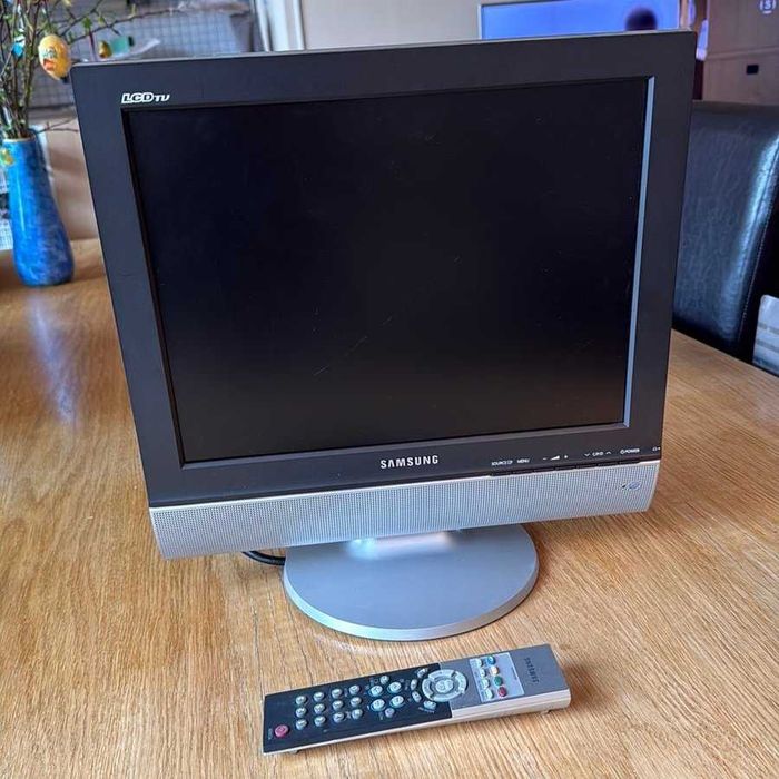 TV Samsung 15" LCD LW15M23CP / VGA