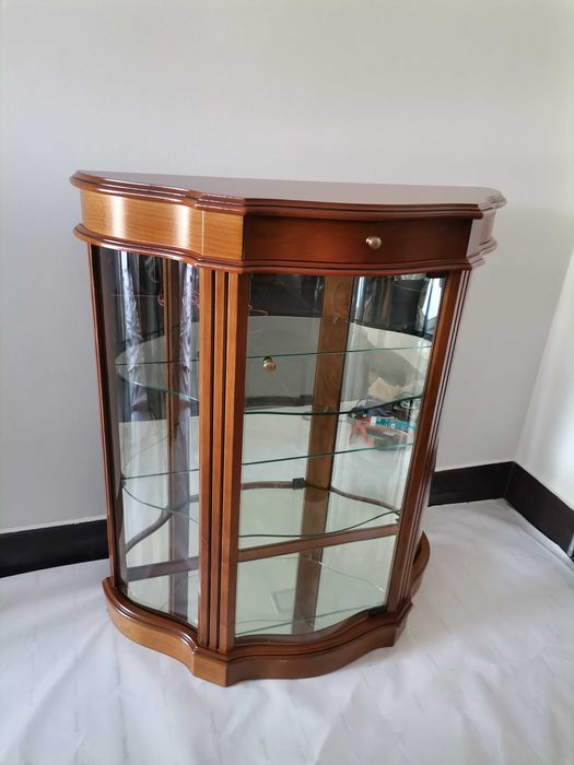 Vitrine em Madeira como Nova
