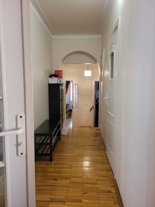 Оренда н/особняку в самому Центрі з гаражем,подвір'я,є все необхідне