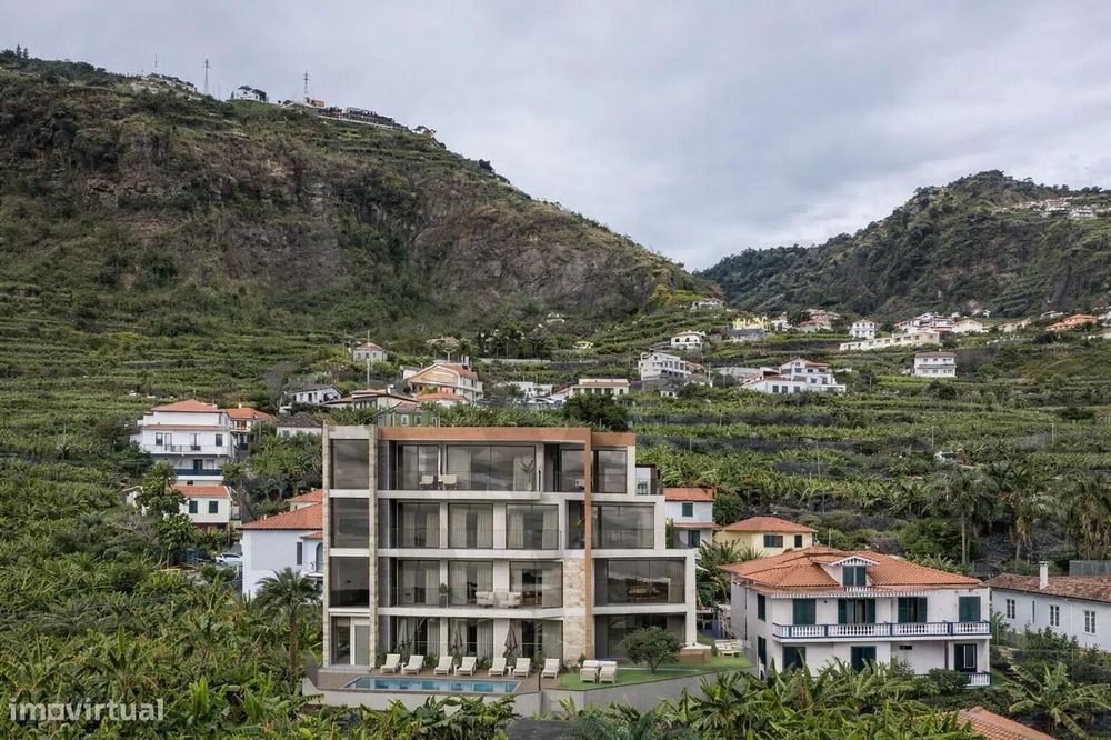 Fantástico novo  Empreendimento com Piscina  na Vila da Ponta do Sol –