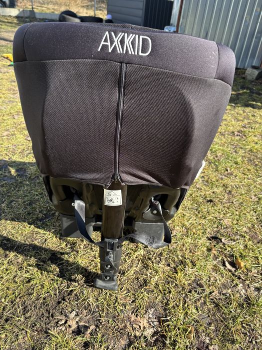 fotelik samochodowy marki Axkid, model Wolmax