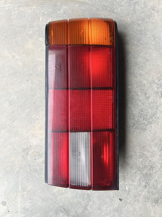 Lampa prawy tyl bmw e30
