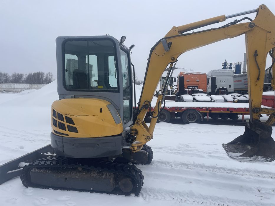Міні екскаватор  New holland e30.2