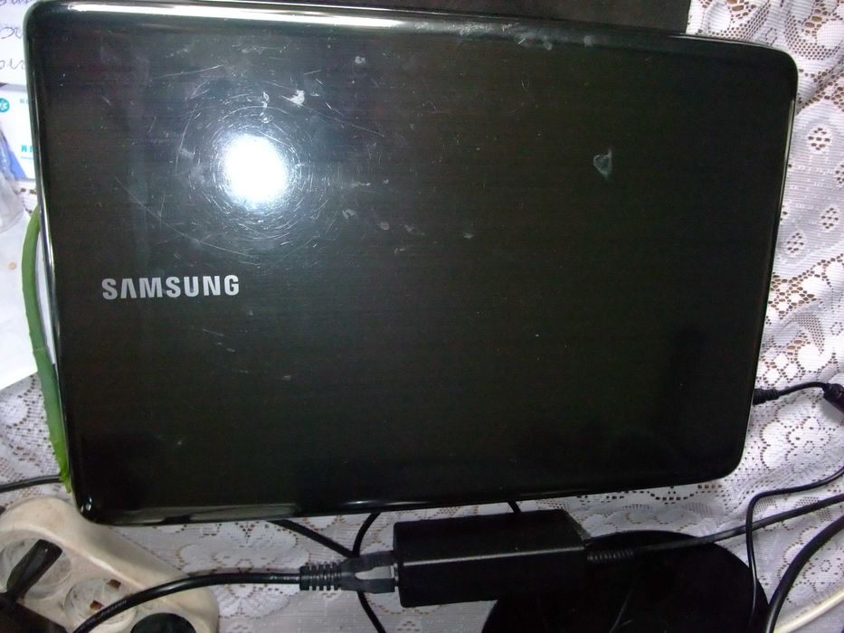 Laptop; Samsung R540 i3, Toshiba Satelite L100-112