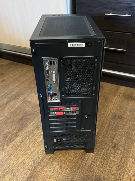 Ігровий ПК (+монітор,клавіатура,мишка,2 килимки,навушники)