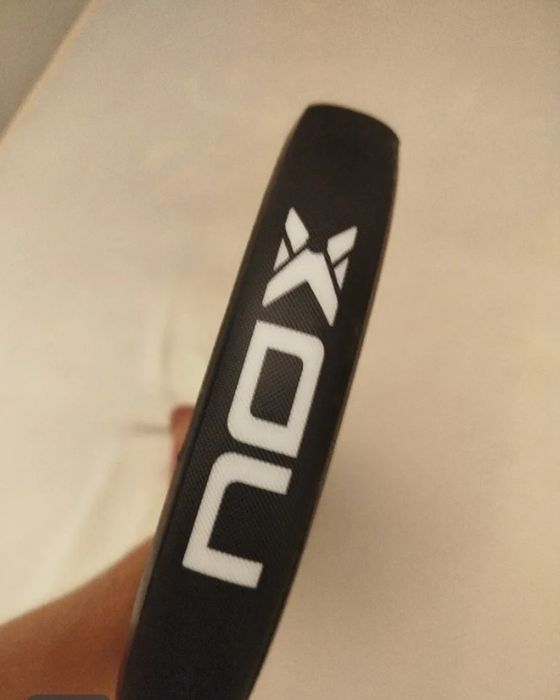 Vendo Raquete de Padel Nox Future Hybrid 12K Alumn 2025 COMO NOVA