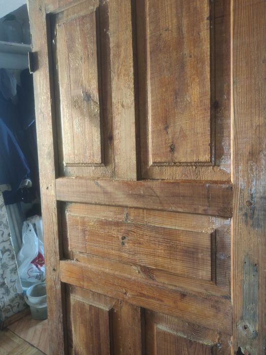 Продаю двері дерев'яні 200х824х42