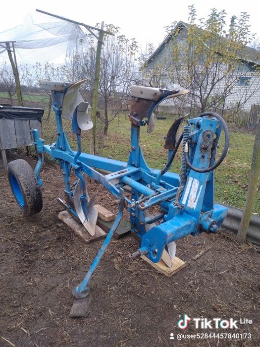 Двох корпусний переворотний плуг