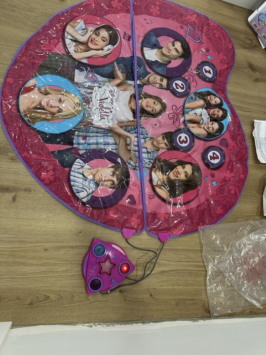 Jogo/ tapete som e dança da Violetta