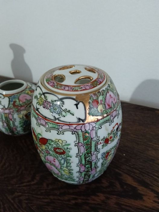 Five-piece Macau porcelain sets in excellent condition