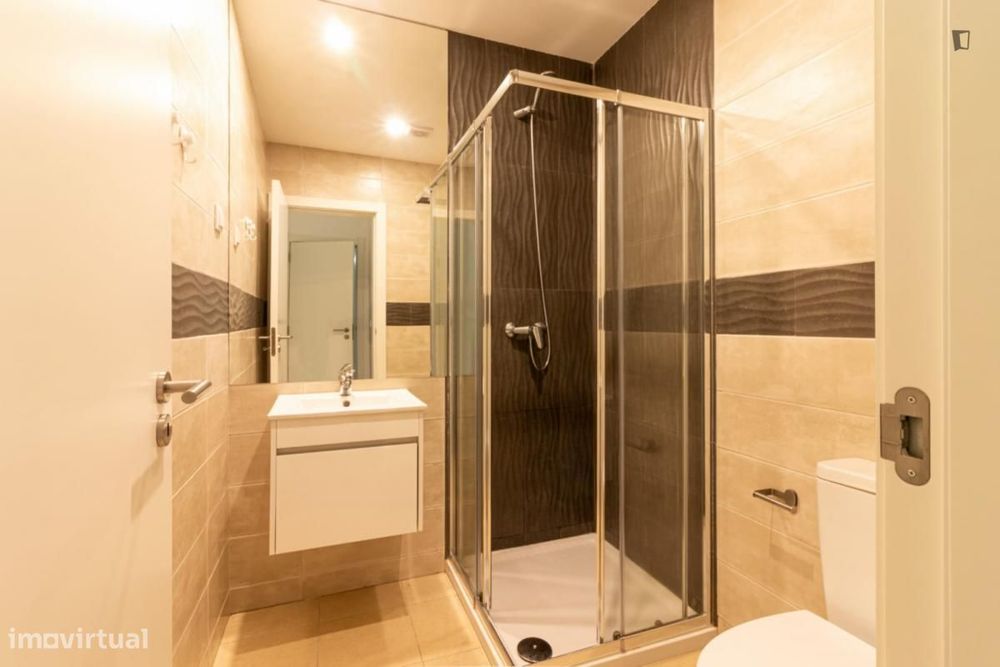 Quarto - localizado em Setubal