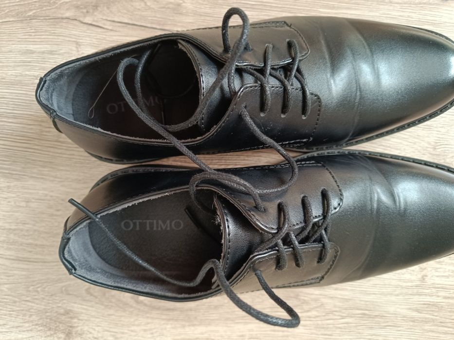 Czarne buty wizytowe r. 40 jak nowe
