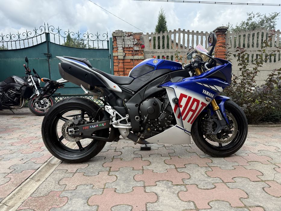 Мотоцикл Yamaha YZF R1 crossplane розмитнений