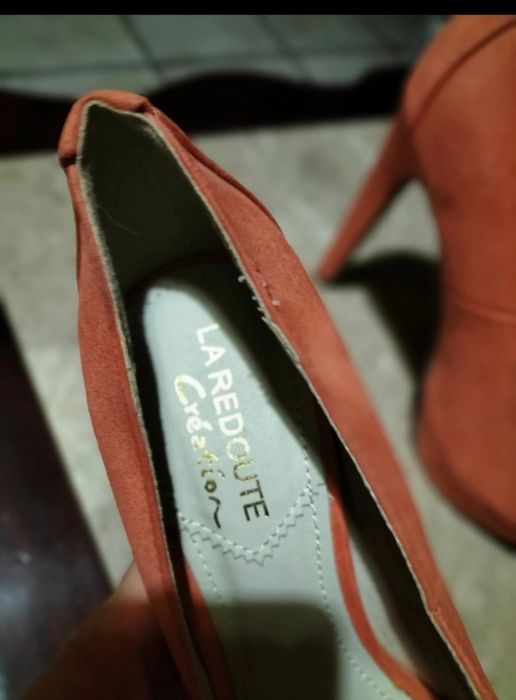 Sapatos com salto alto