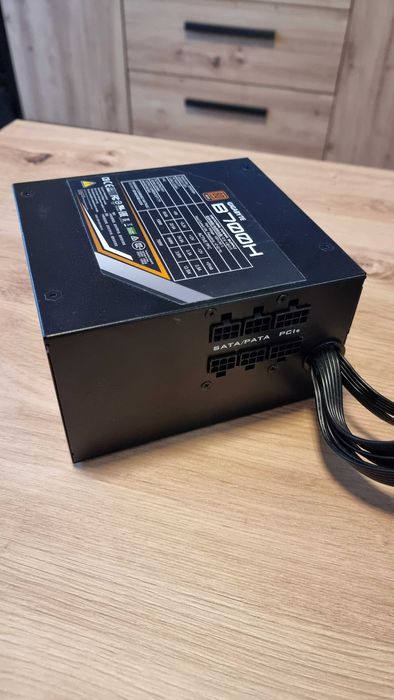 Zasilacz Gigabyte B700H 700W