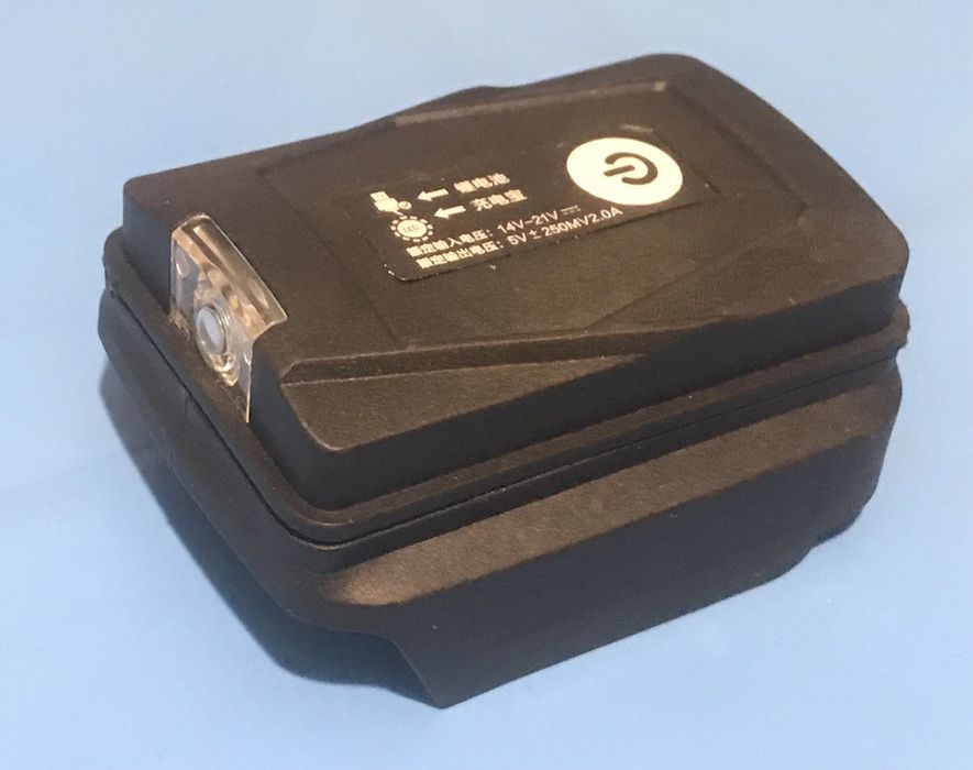 Адаптер USB power bank для аккумуляторов Makita с фонарем