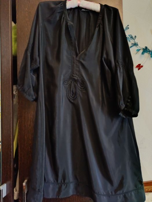 Продам плаття з принтом вишивки