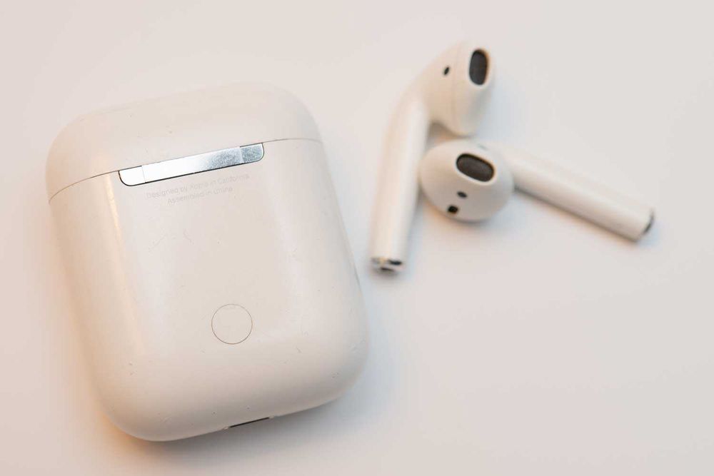 Apple AirPods 2. gen. – komplet z etui – słaba bateria słuchawek – do naprawy