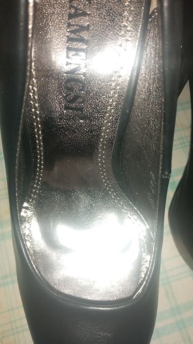 Женские модные туфли.