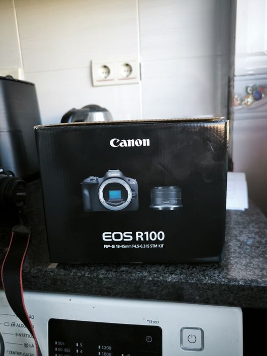 Máquina Fotografica Canon Eos R100 + RF-S 18-45mm IS-S Nova + cartão de memória 32GB