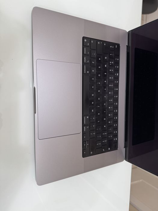 Macbook Pro 16 de 2021 A2485 , liga mas Nands avariadas, sem reparação