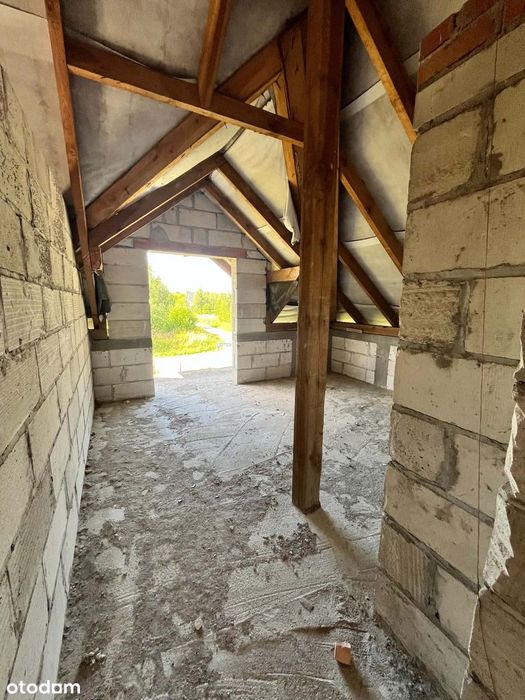 Przestronny dom 300 m² w stanie surowym otwartym na działce 1200 m²