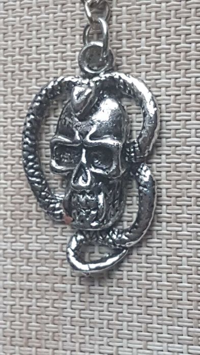 kółko na klucze -z czaszką i wężem