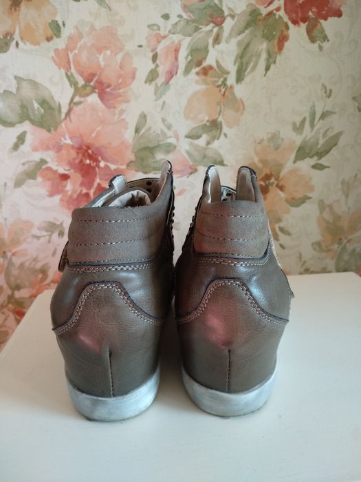 Женские сникерсы