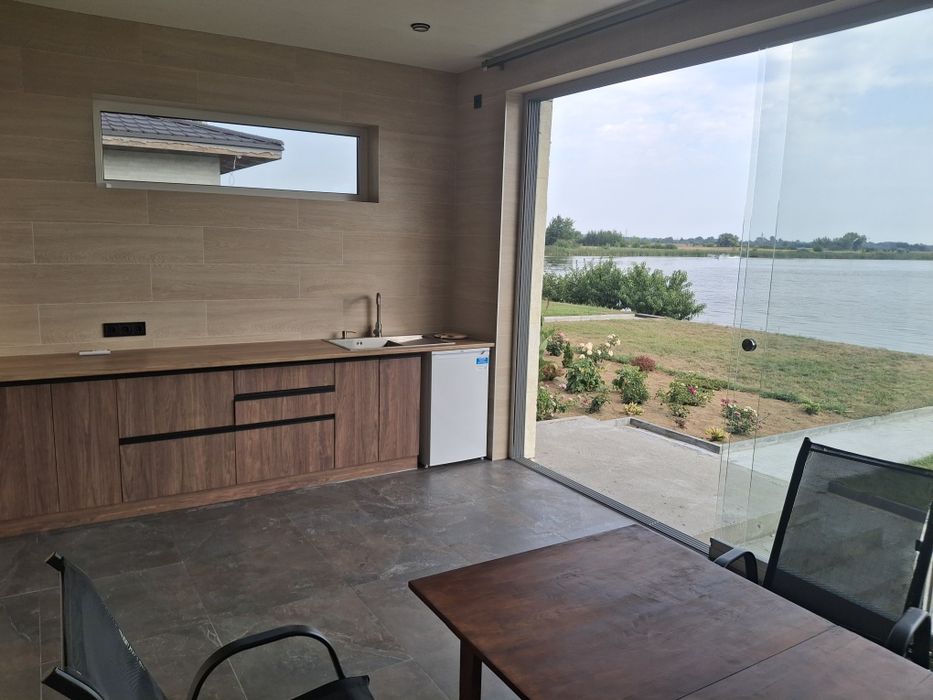 Нова локація подобово біля води (Осокорки, межі Києва). Є SUP-дошки, човен.
