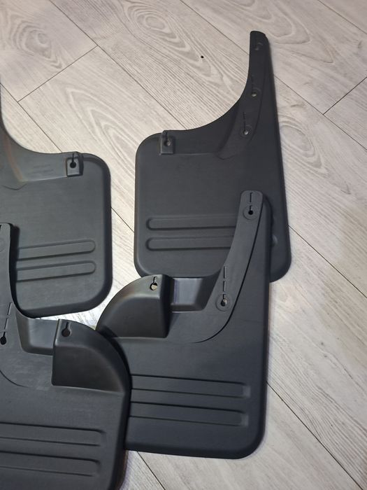 Toyota Hilux VIII 2015+ – Chlapacze dedykowane komplet