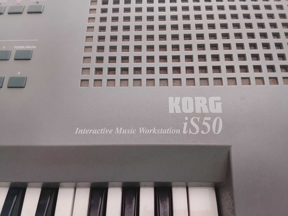 Órgão Korg is50 como novo
