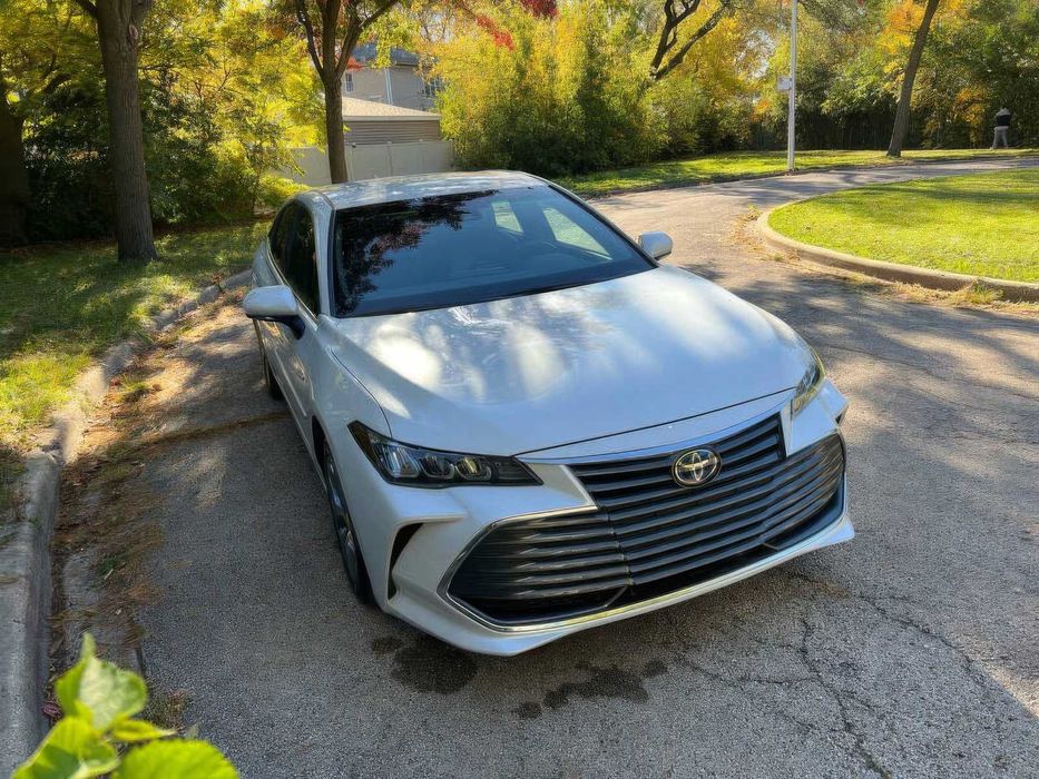 Toyota Avalon Hybrid XLE      2021