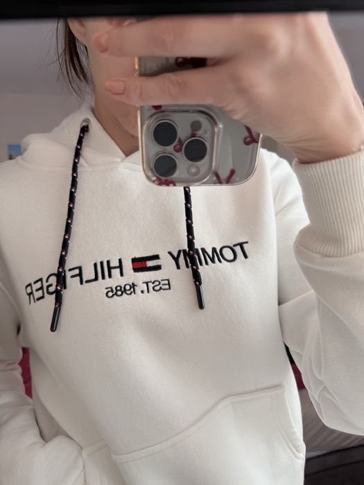 Biała bluza z napisem Tommy Hilfiger z turcji 100% bawelna