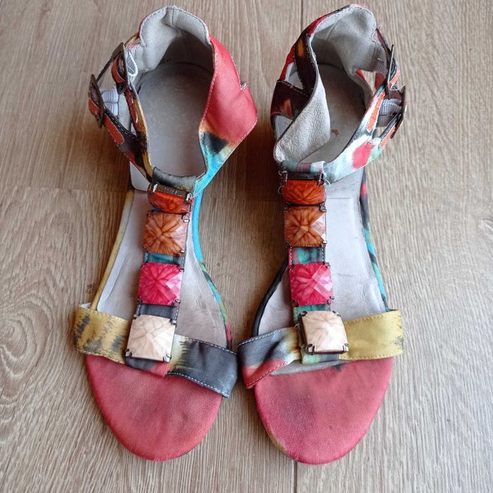 Bianco Sandały Z Kamieniami Niskie Koturny Casual r-37