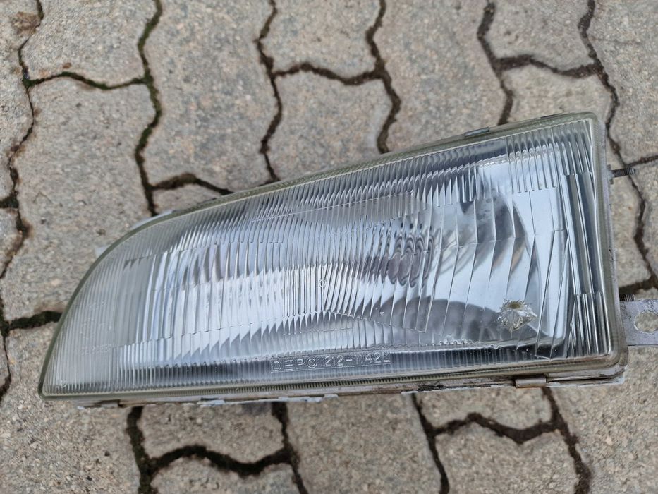 Farol esquerdo Toyota Corolla e100
