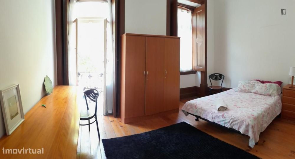 Quarto - localizado em Baixa de Santa Clara Coimbra