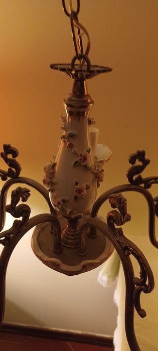 Candeeiro para sala. Metálico e cerâmica