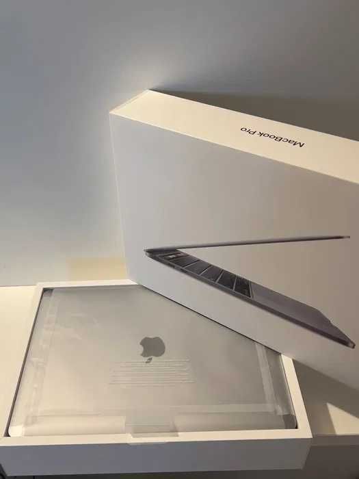 Macbook Pro 13" Touch Bar + Touch ID 256Gb SSD Como NOVO Fatura