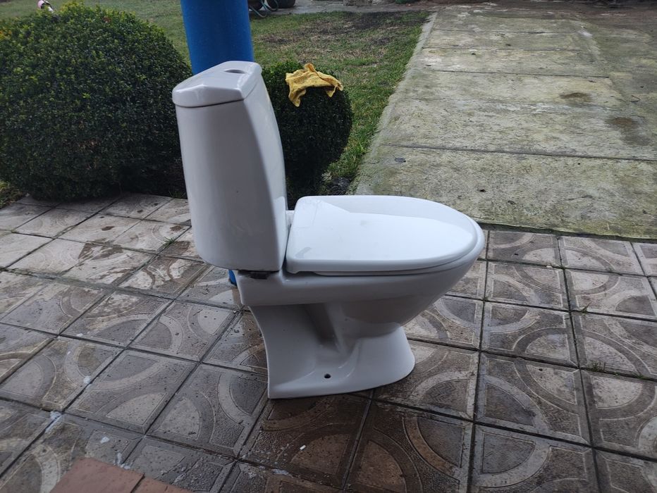 Продам унітаз в доброму стані