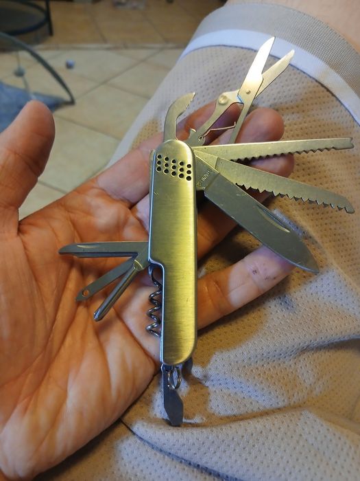 Nowy multitool.  Duży zestaw