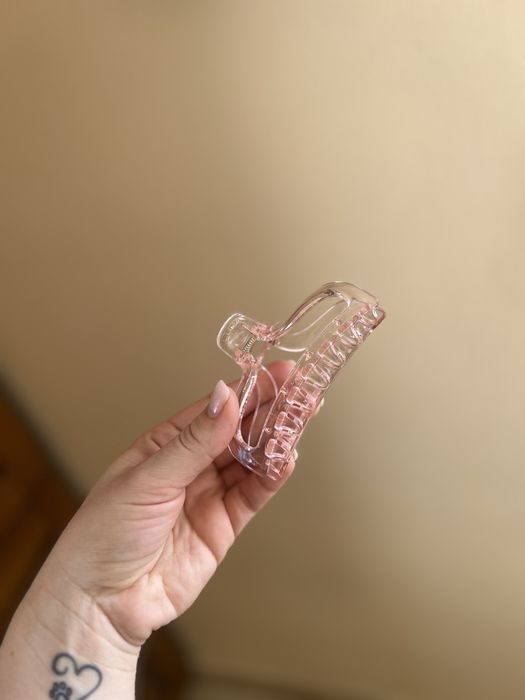 wałek do kręcenia loków satynowy różowy gumki spinka