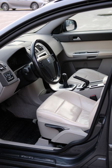 Авто Volvo V50 1,6D