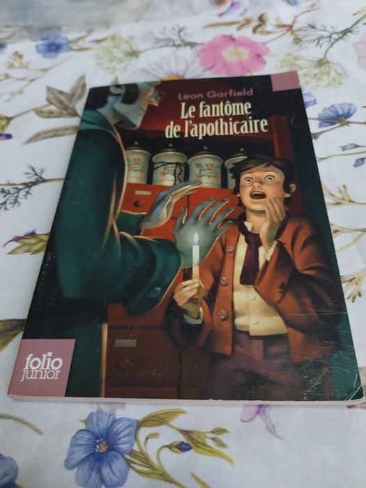 Le fantôme de l'apothicaire. Portes incluídos